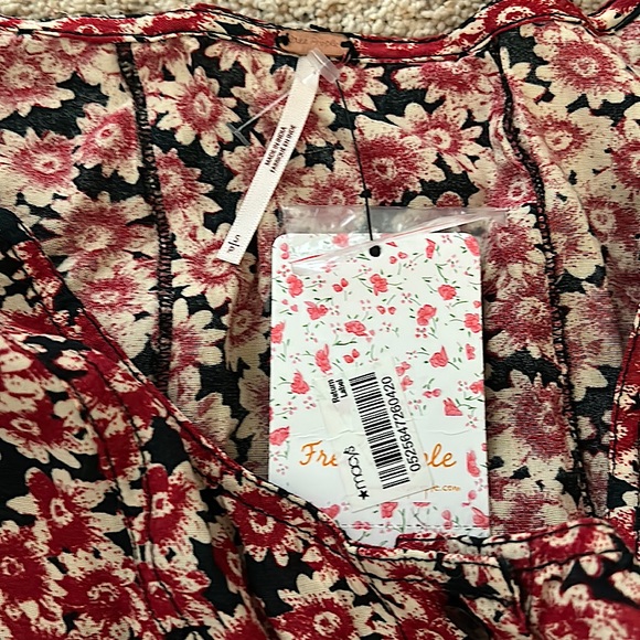 Free People NWT Super Cute Boho Red/Black Floral Dress ** Size S** 🌸🌸 - Picture 7 of 7